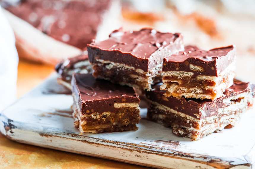 Peanut, Caramel and Chocolate Candy Bars Recipe