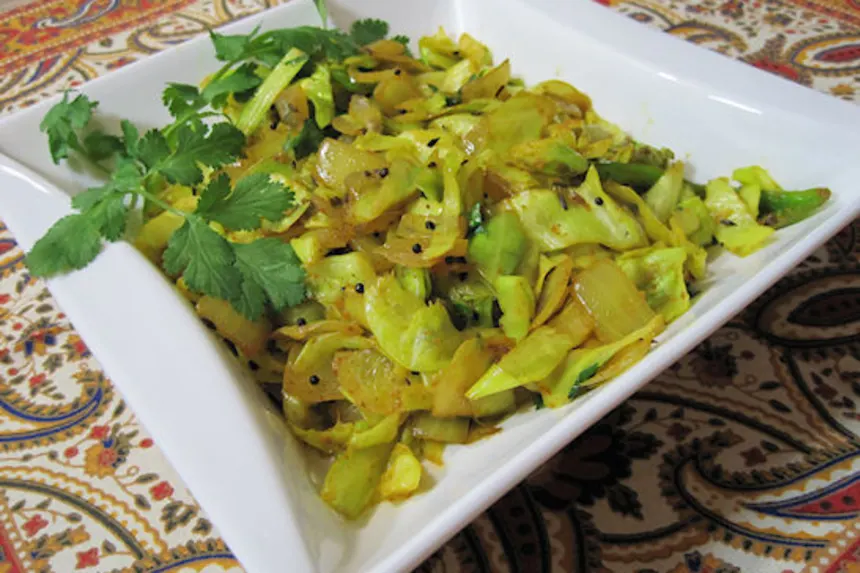 Cabbage Thoran recipe- How to cook in 20 min (easy Indian dish)