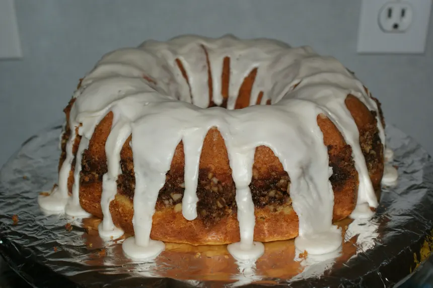 apple bundt cake with honey glaze – almost makes perfect