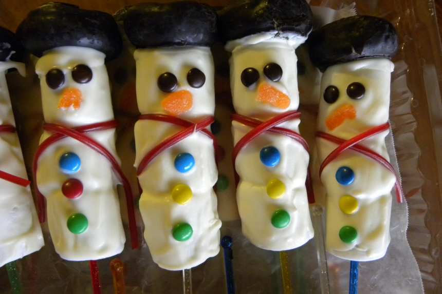 Snowman Marshmallow Pops