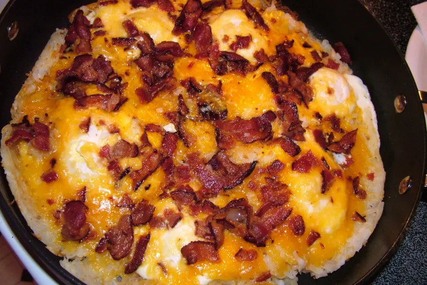 Bacon, Egg, and Potato Breakfast Skillet (+VIDEO) - The Girl Who