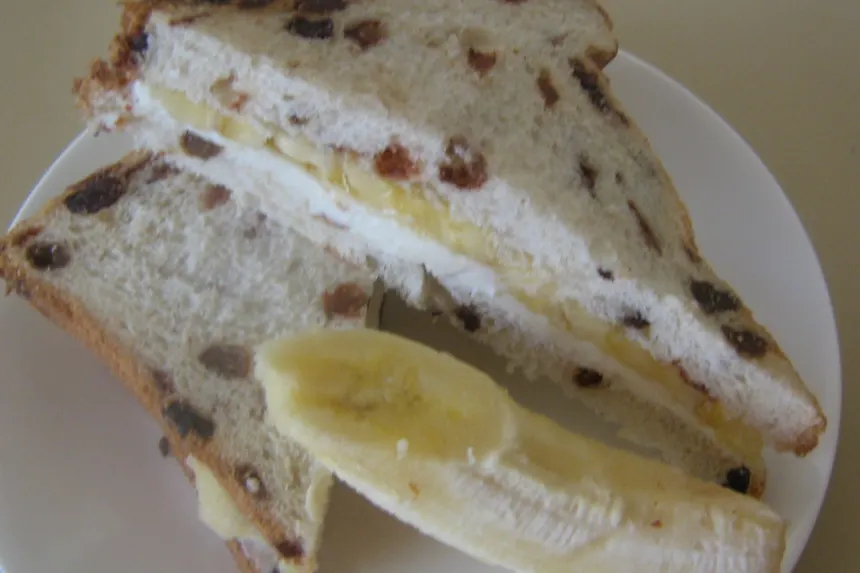 Raisin BreadBanana Sandwich Recipe