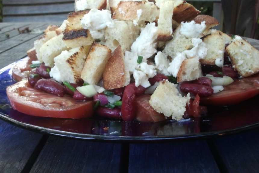 Tomato, Blue Cheese, and Kidney Bean Salad Recipe