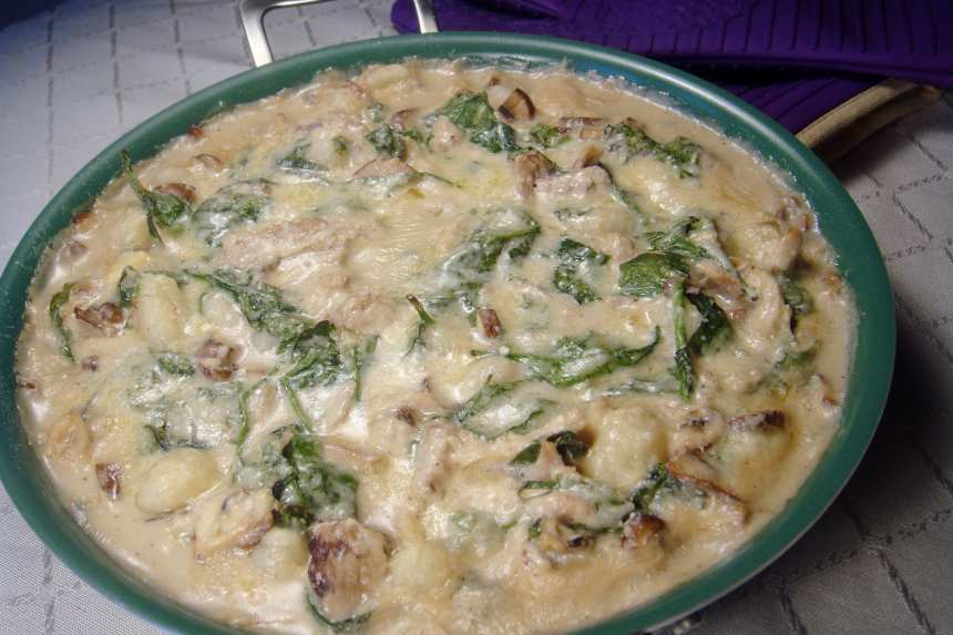 Pasta with Mushrooms and Gorgonzola Cheese Sauce - My Colombian Recipes