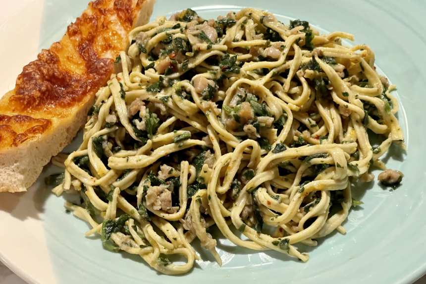 Pasta With Clam and Spinach Sauce Recipe