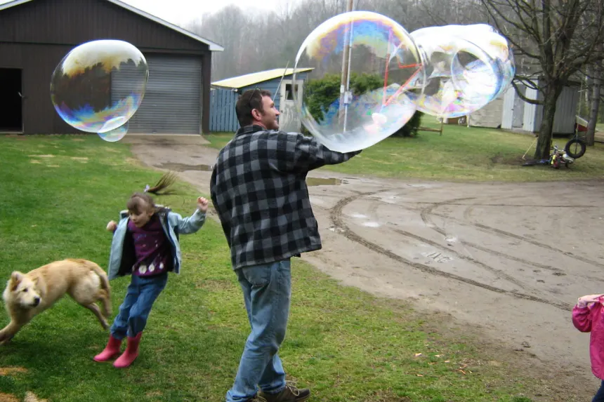 How to Make Homemade Bubble Solution: 3 Simple Recipes