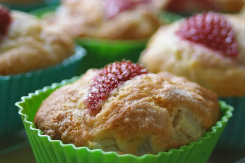 Strawberry Rhubarb Muffins