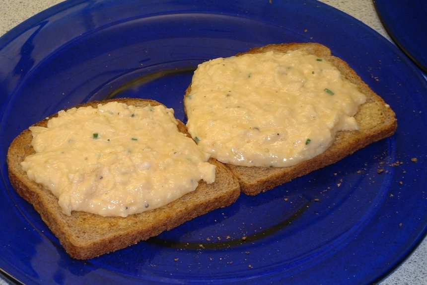 Scrambled Eggs and Cheddar Cheese Recipe
