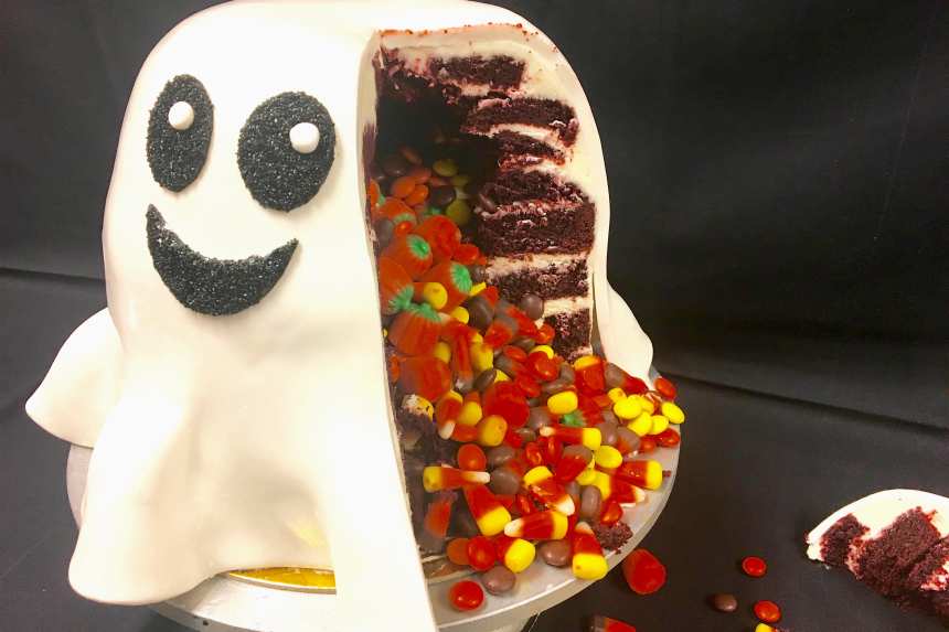 Ghost Shaped Cake | Cool birthday cakes, Hunting cake, Halloween cakes