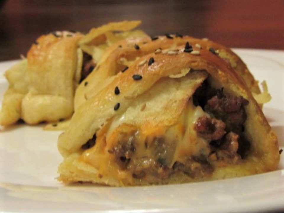 Scrumptious Cheeseburger Ring Recipe - Food.com