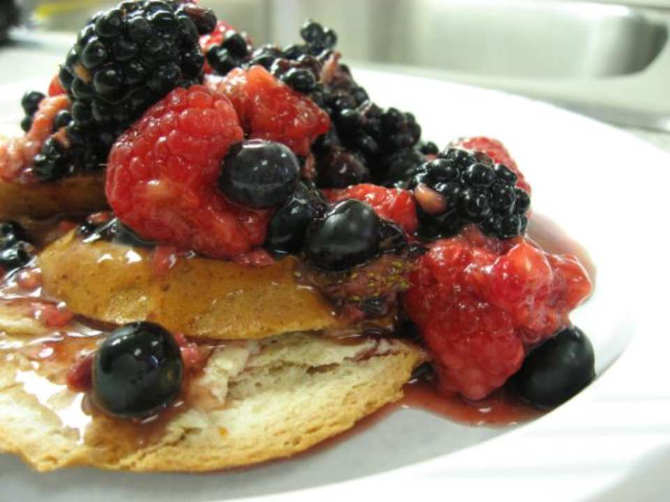 Quick & Easy Microwave Berry Sauce / Syrup Recipe - Food.com