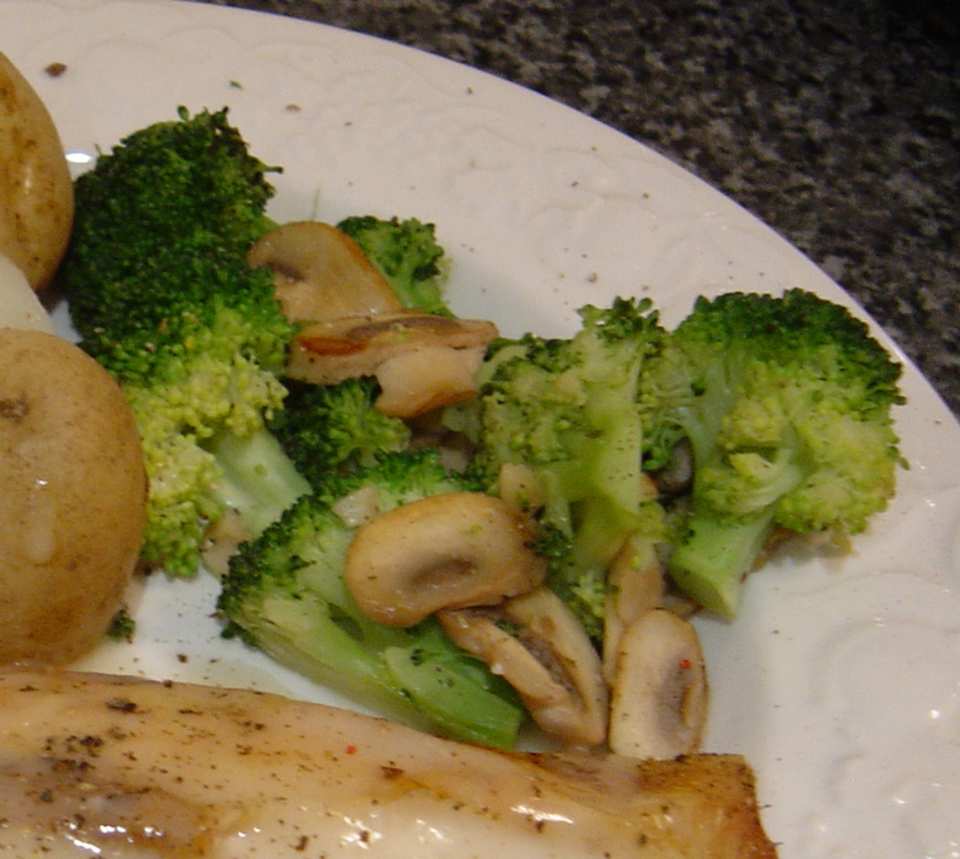 Garlic-Spiked Broccoli and Mushrooms Recipe - Food.com