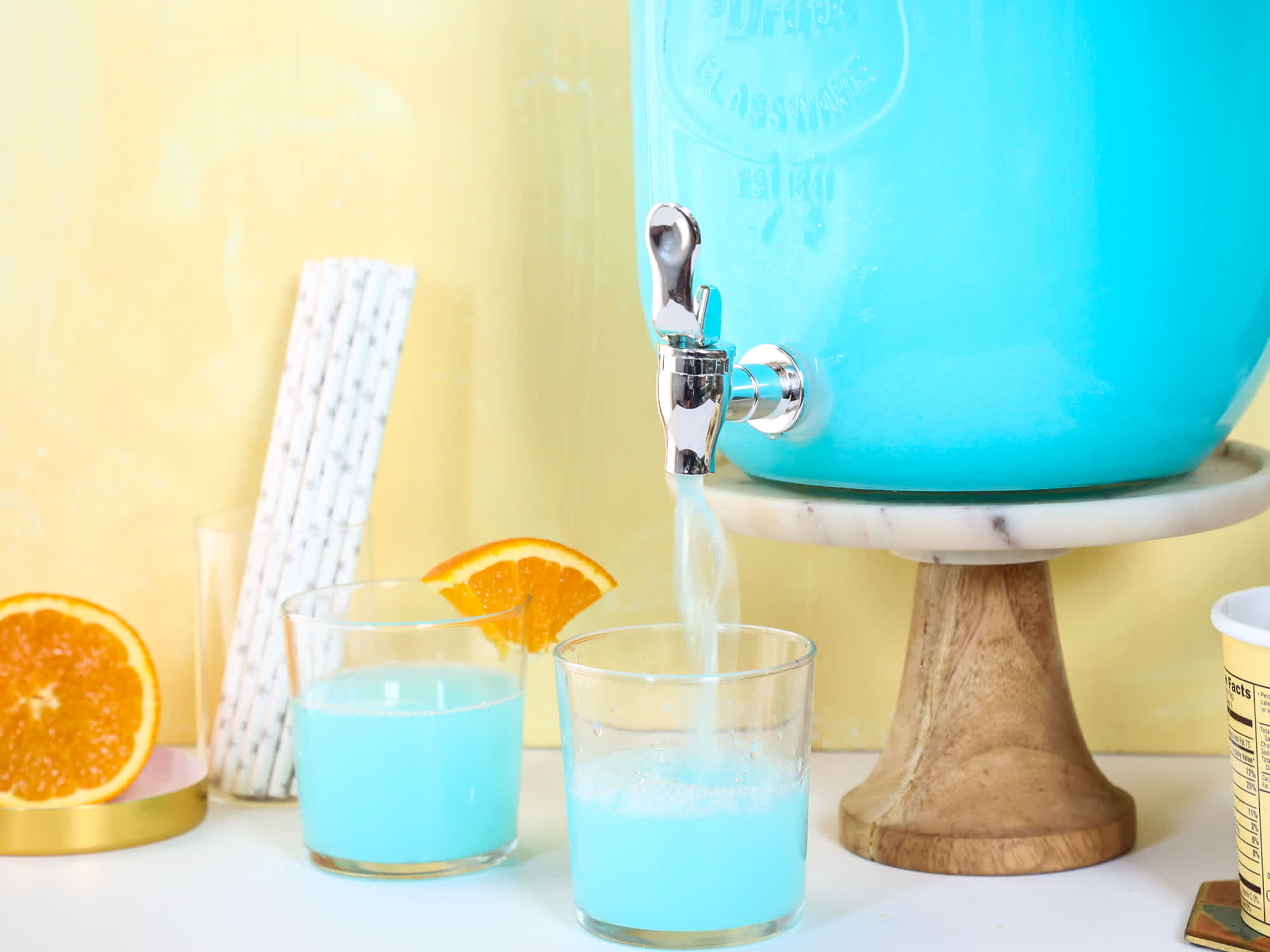 Blue wedding punch | Beachweddingtips.com