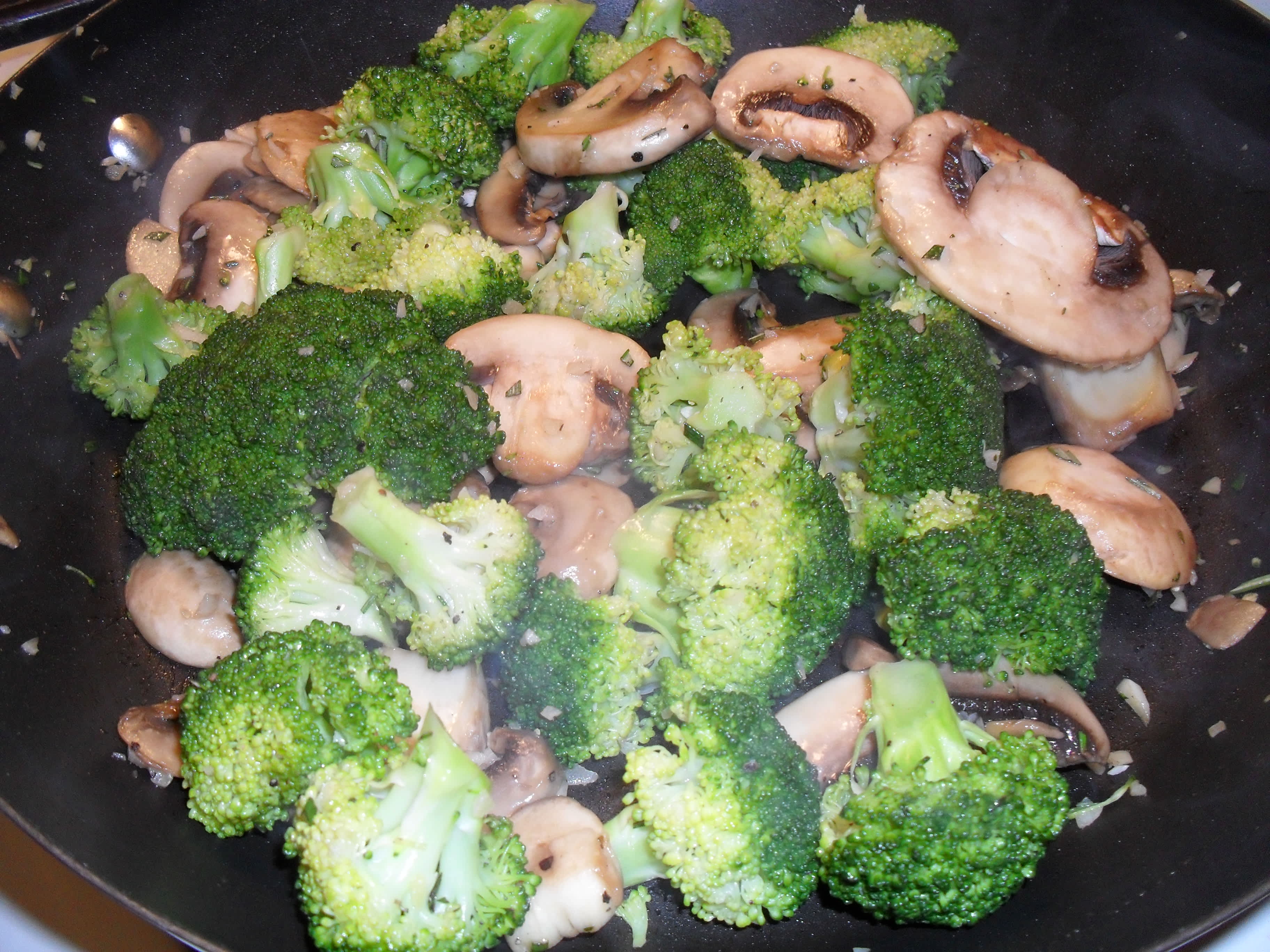 Garlic-spiked Broccoli and Mushrooms With Rosemary Recipe - Food.com