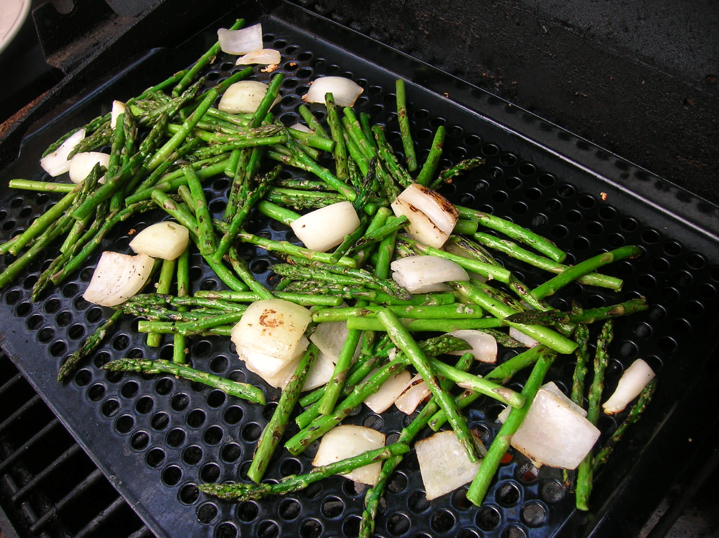 How Do You Grill Asparagus on a Gas Grill: Easy Tips & Tricks