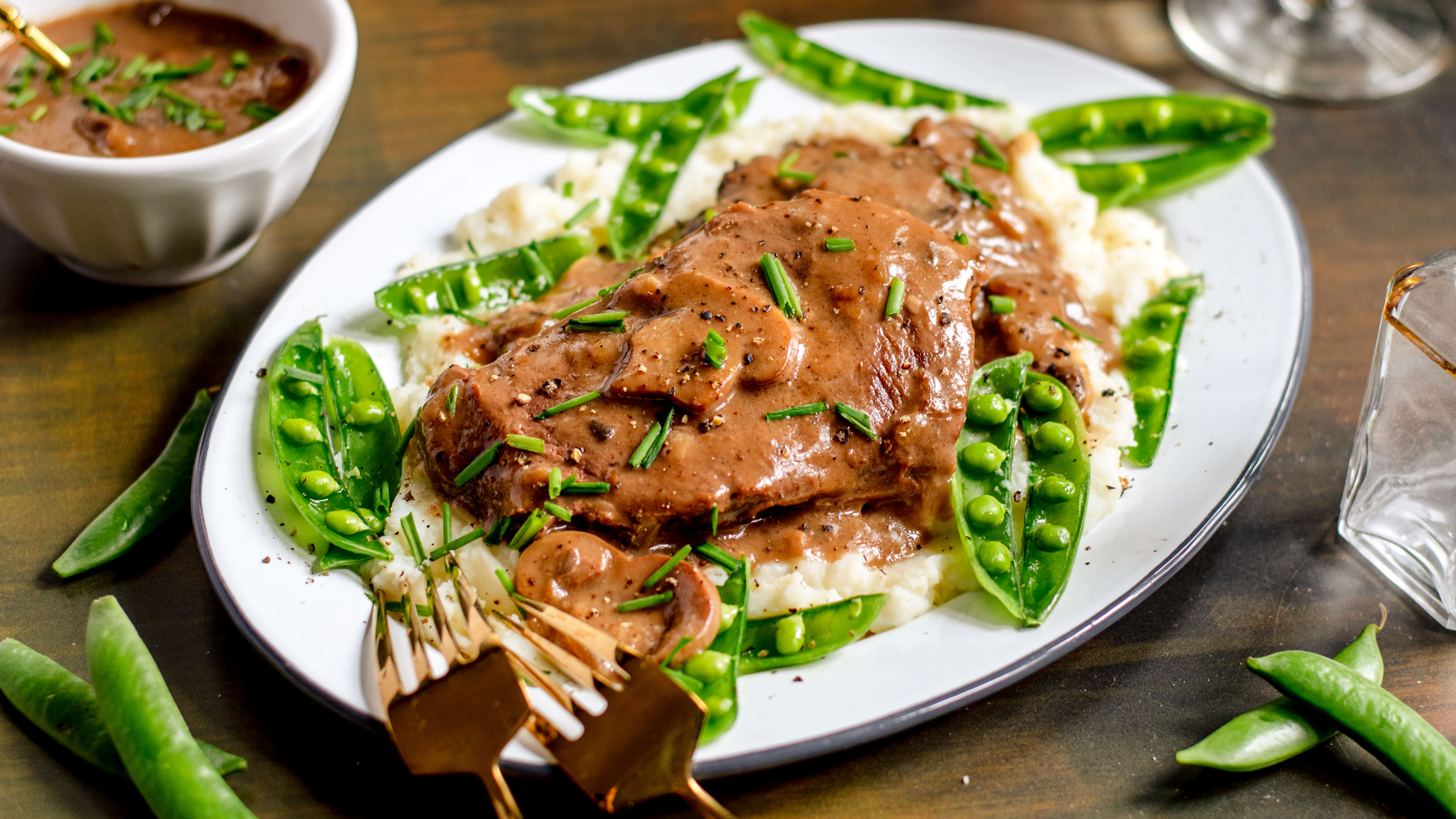 How to Cook Round Steak in a Slow Cooker: Easy, Tender & Delicious