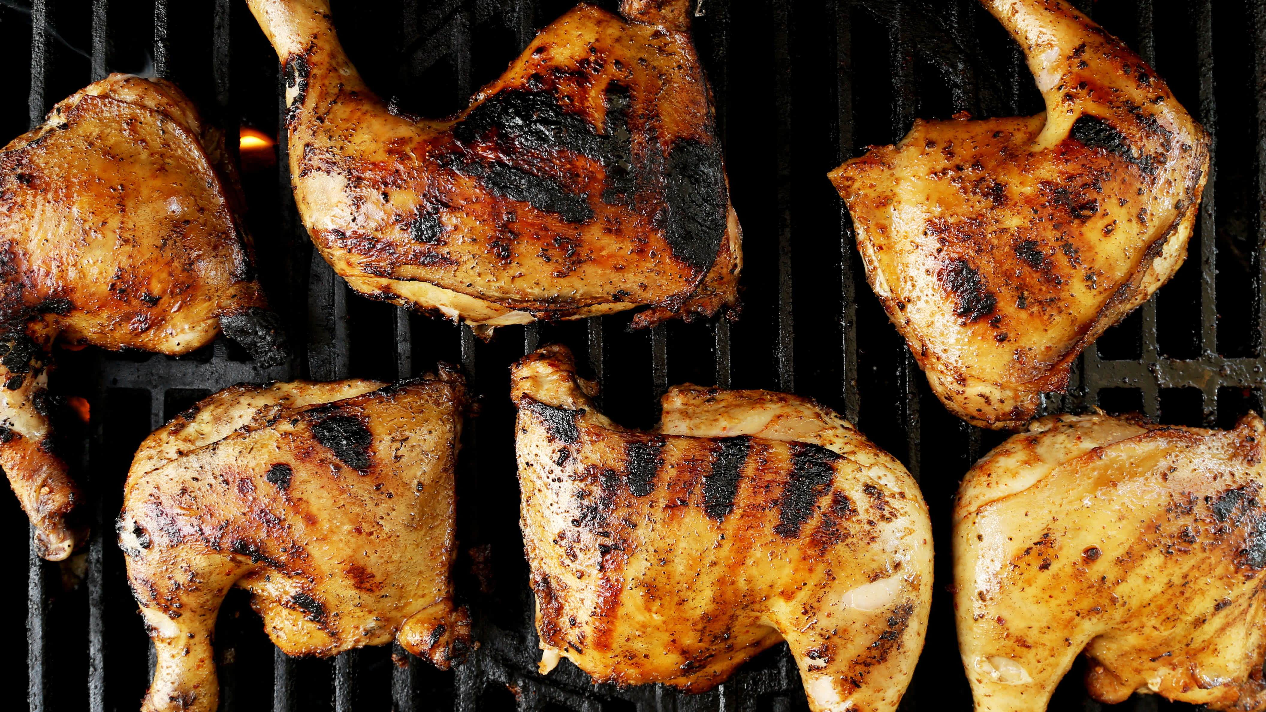 How to Grill Chicken Leg Quarters on a Gas Grill: Easy & Juicy Recipe