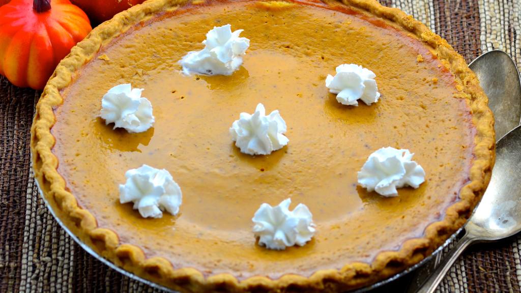 Thanksgiving Pumpkin Pie (Uses Fresh Pumpkin) created by May I Have That Rec