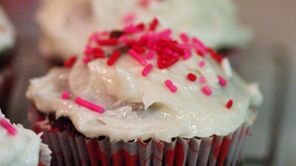 Easy OneBowl Milk Chocolate Fudge Cupcakes Recipe