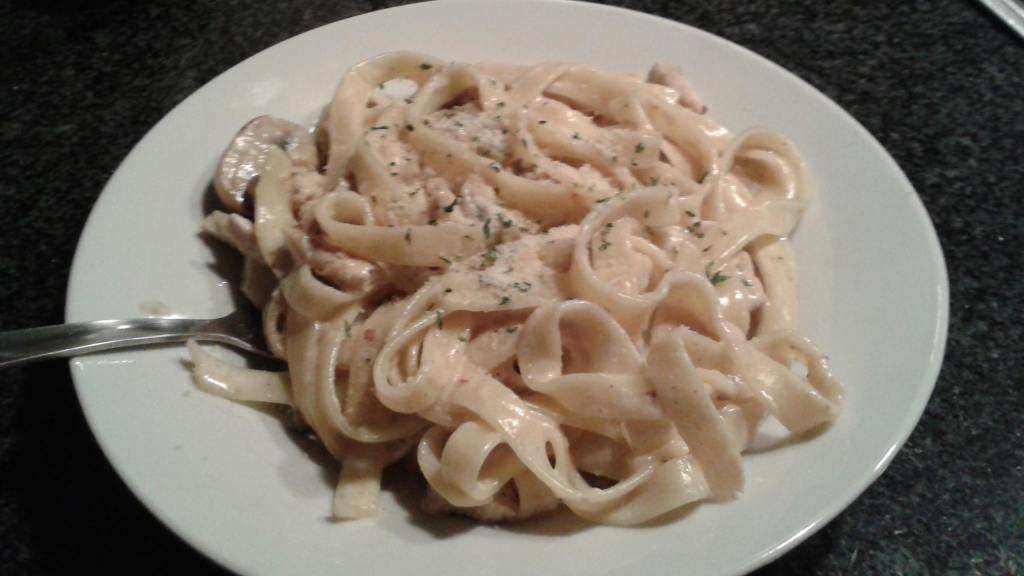 Pasta With Chicken in Creamy Garlic Sauce created by Chere