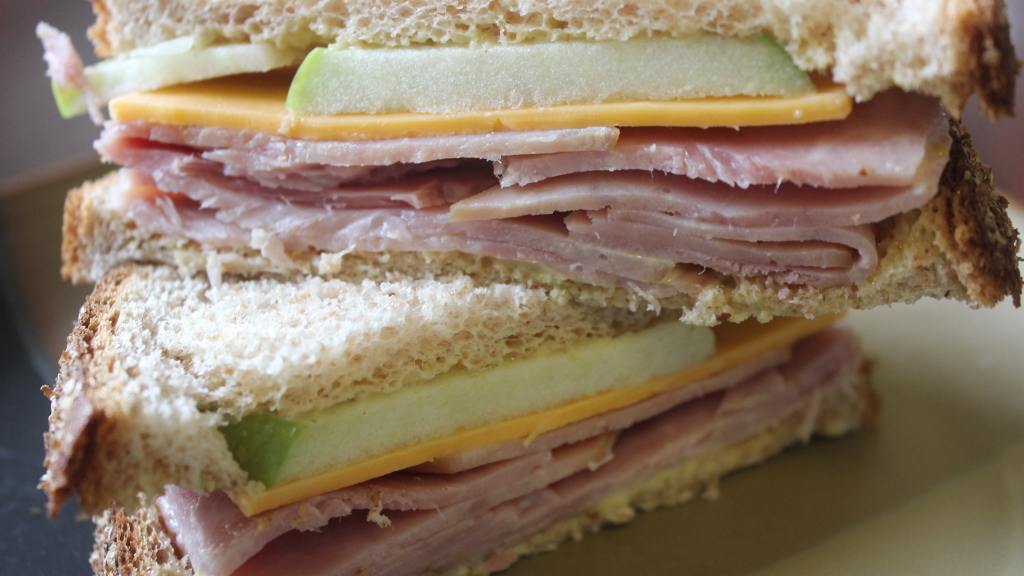 Cheddar  -  Apple & Ham Sandwich created by mommyluvs2cook