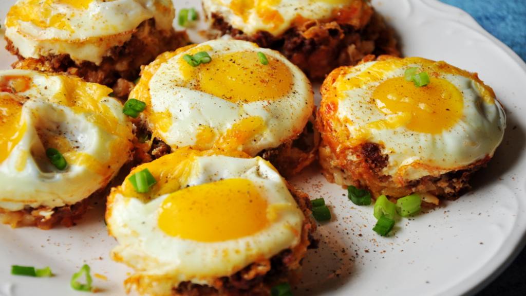 Tater Tot Cups With Cheese and Eggs Recipe