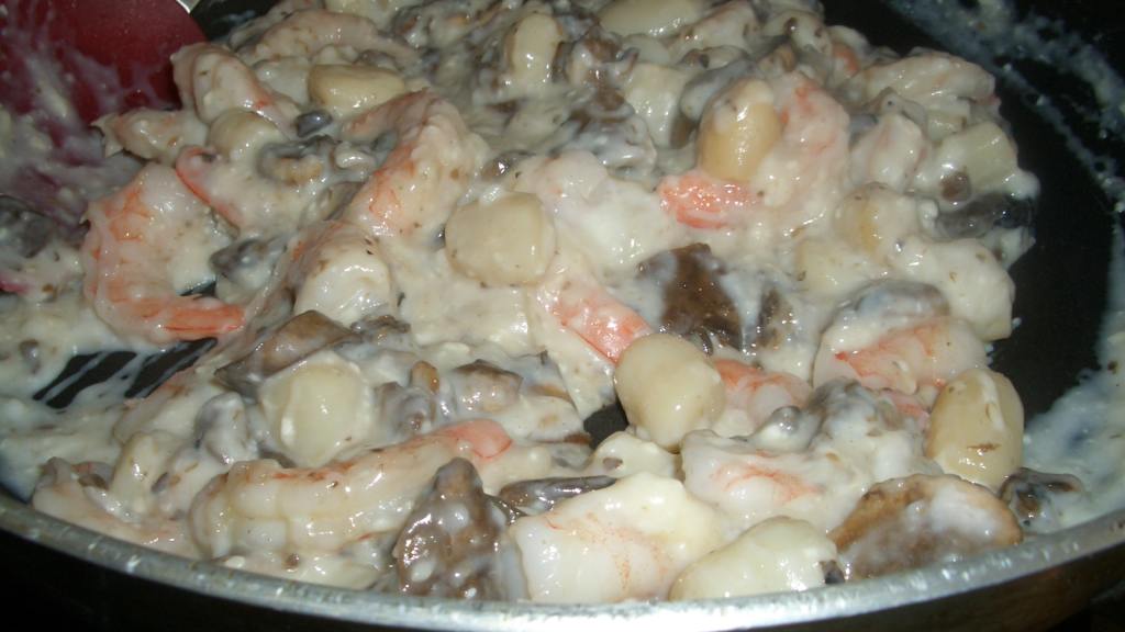 Herbed Seafood Crepes With Mornay Sauce created by chia2160