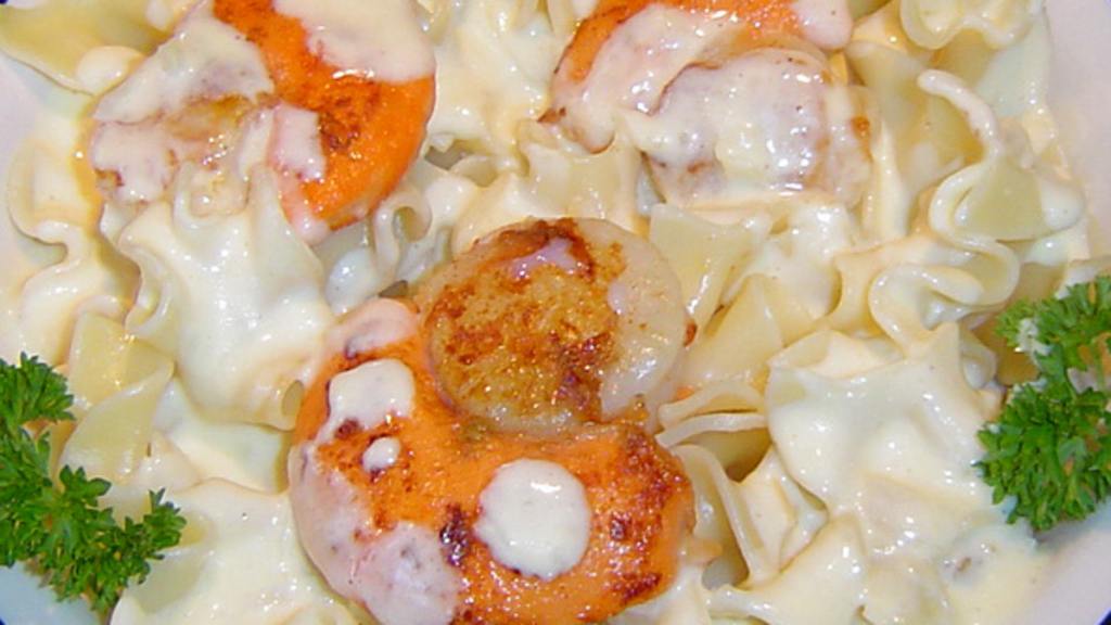 Scallops With Roasted Garlic Cream created by A Good Thing