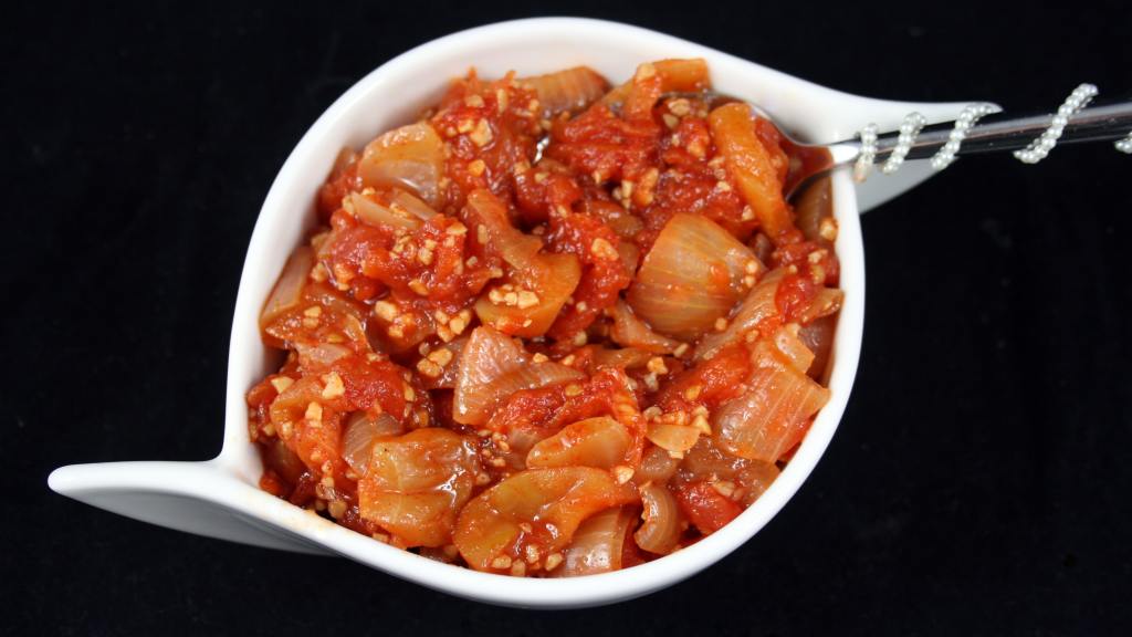 Tomato, Onion and Apple Chutney Recipe