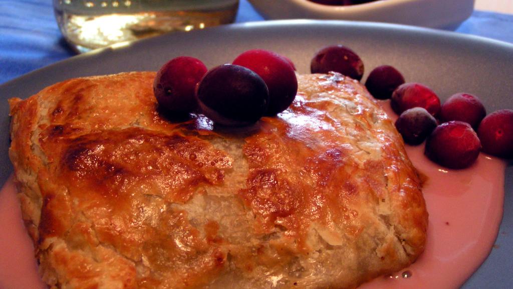 Chicken Breast With Cranberry and Brie in Puff Pastry Recipe