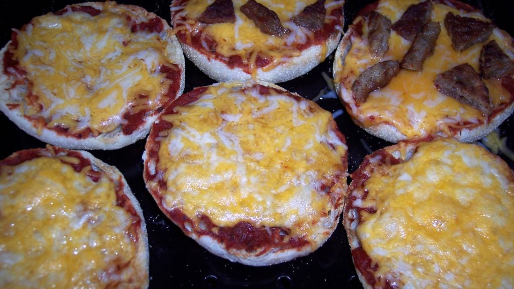 English Muffin Pizzas created by tweetyfan
