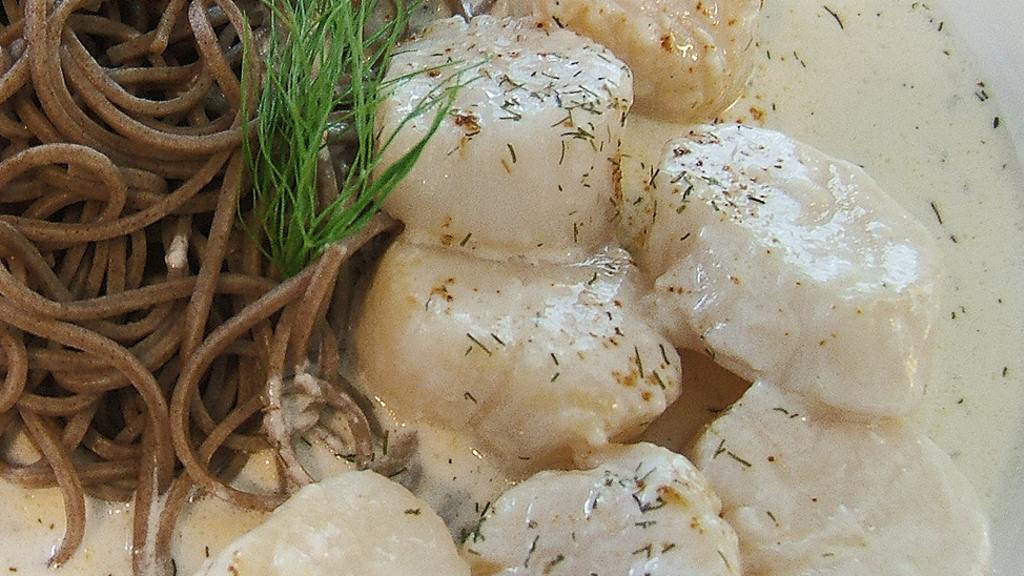 Scallops in Swiss Cheese Sauce Recipe
