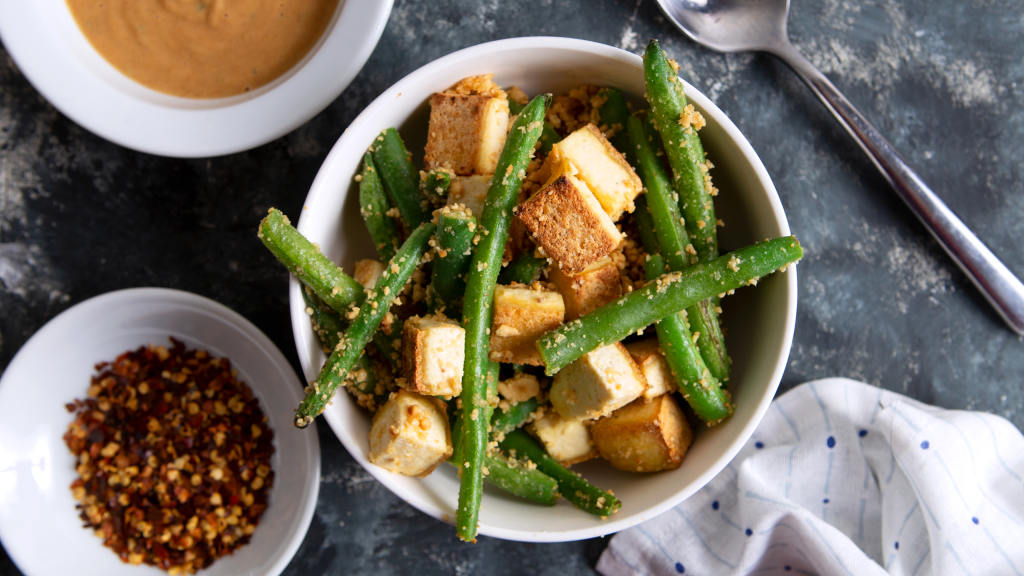 Green Beans & Tofu With Crunchy Thai Peanut Sauce Recipe