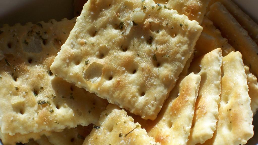 Garlic Flavored Saltine Crackers Recipe