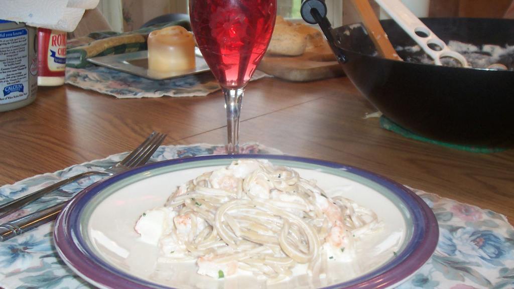 Fettuccine Alfredo With Shrimp & Crab Meat Recipe