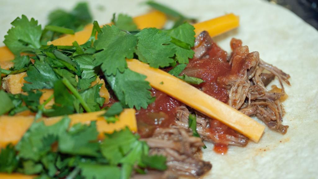 5 Ingredients Slow Cooker Beef Burritos Recipe