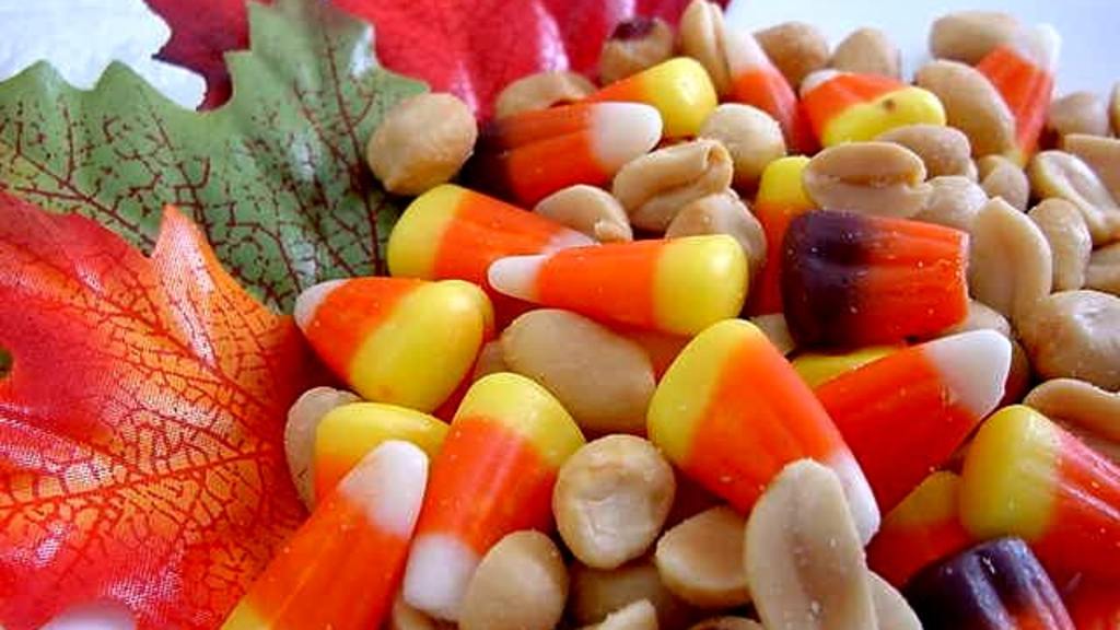 Halloween Party Treat (Candy Corn and Peanut Mix) Recipe