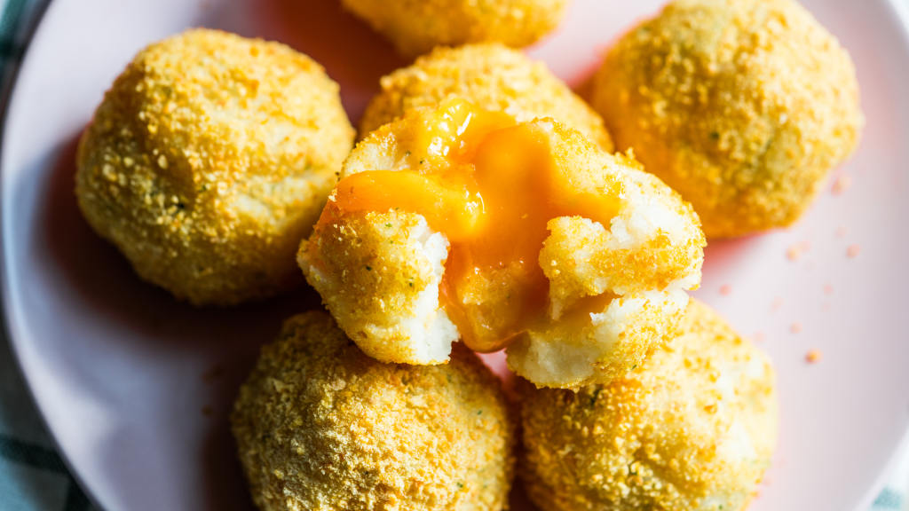 Crunchy Potato Cheese Balls Recipe
