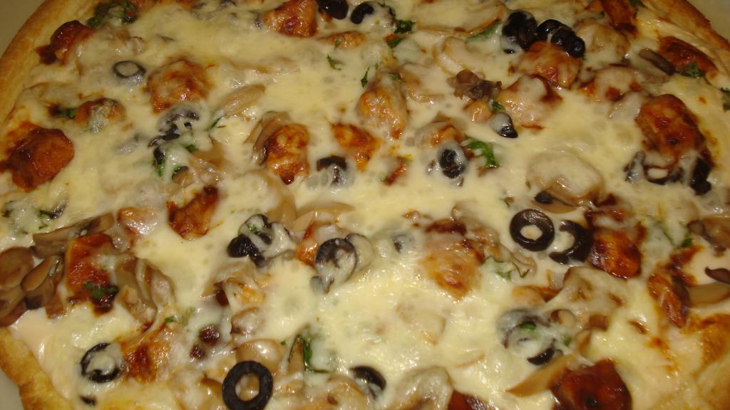 Mika's Barbecue Chicken Alfredo Pizza Recipe