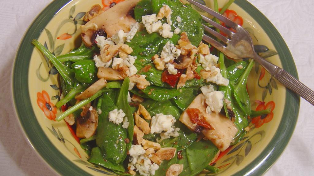 Spinach, Portabella, Bacon & Blue Cheese in Walnut Dressing created by PalatablePastime