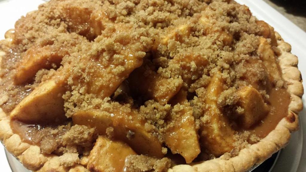 Caramel Apple Pie With Crunchy Crumb Topping Recipe
