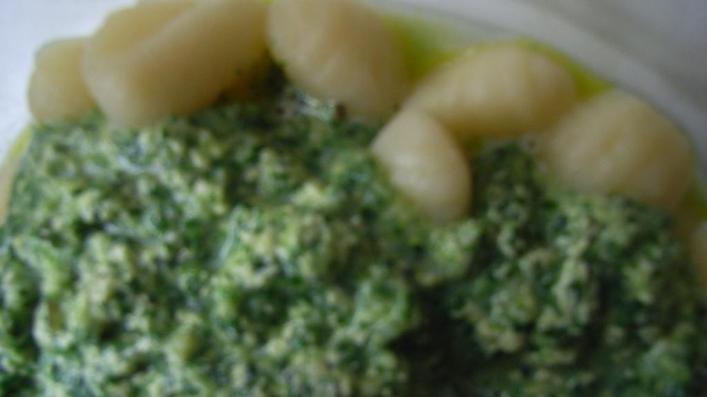 Spinach and Ricotta Tortellini With Ricotta and Herb Sauce created by katew