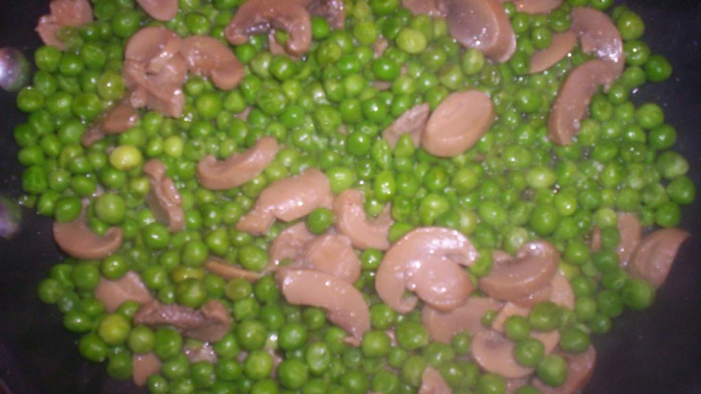 Sauteed Peas With Mushrooms and Garlic created by Chef shapeweaver