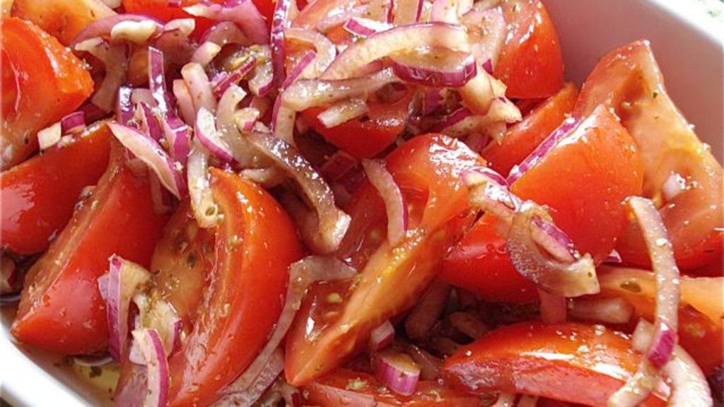 Greek Style Tomato and Onion Salad Recipe