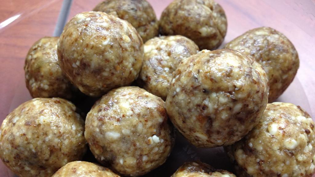 Almond Tahini Date Balls created by stacato