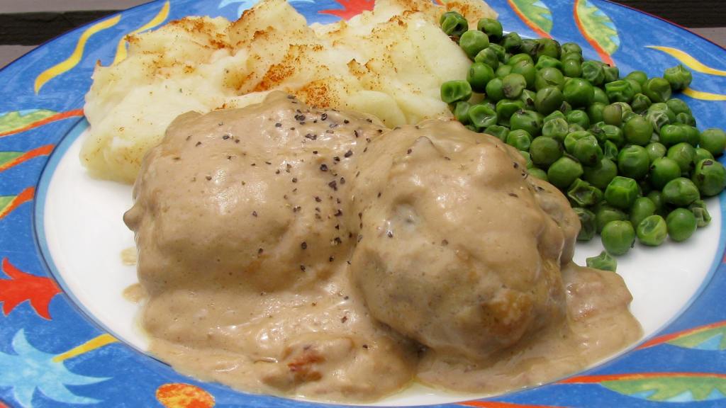 Hamburger Patties Smothered in Gravy Recipe