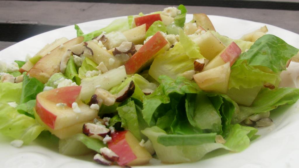 Hearts of Romaine Salad With Apples, Cheese and Hazelnuts created by lazyme