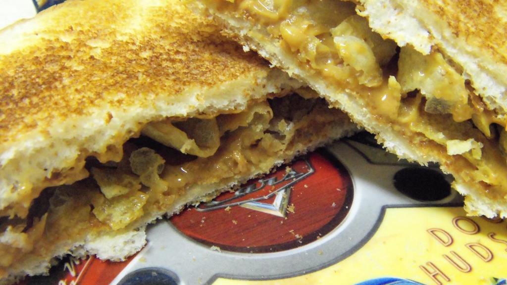 Peanut Butter and Potato Chips Sandwich Recipe