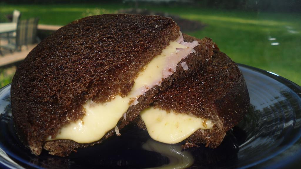 Grilled Gouda Cheese Sandwiches With Smoked Ham and Pumpernickel Recipe