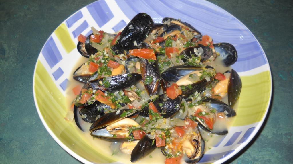 Mussels in TomatoBasil Wine Sauce Recipe